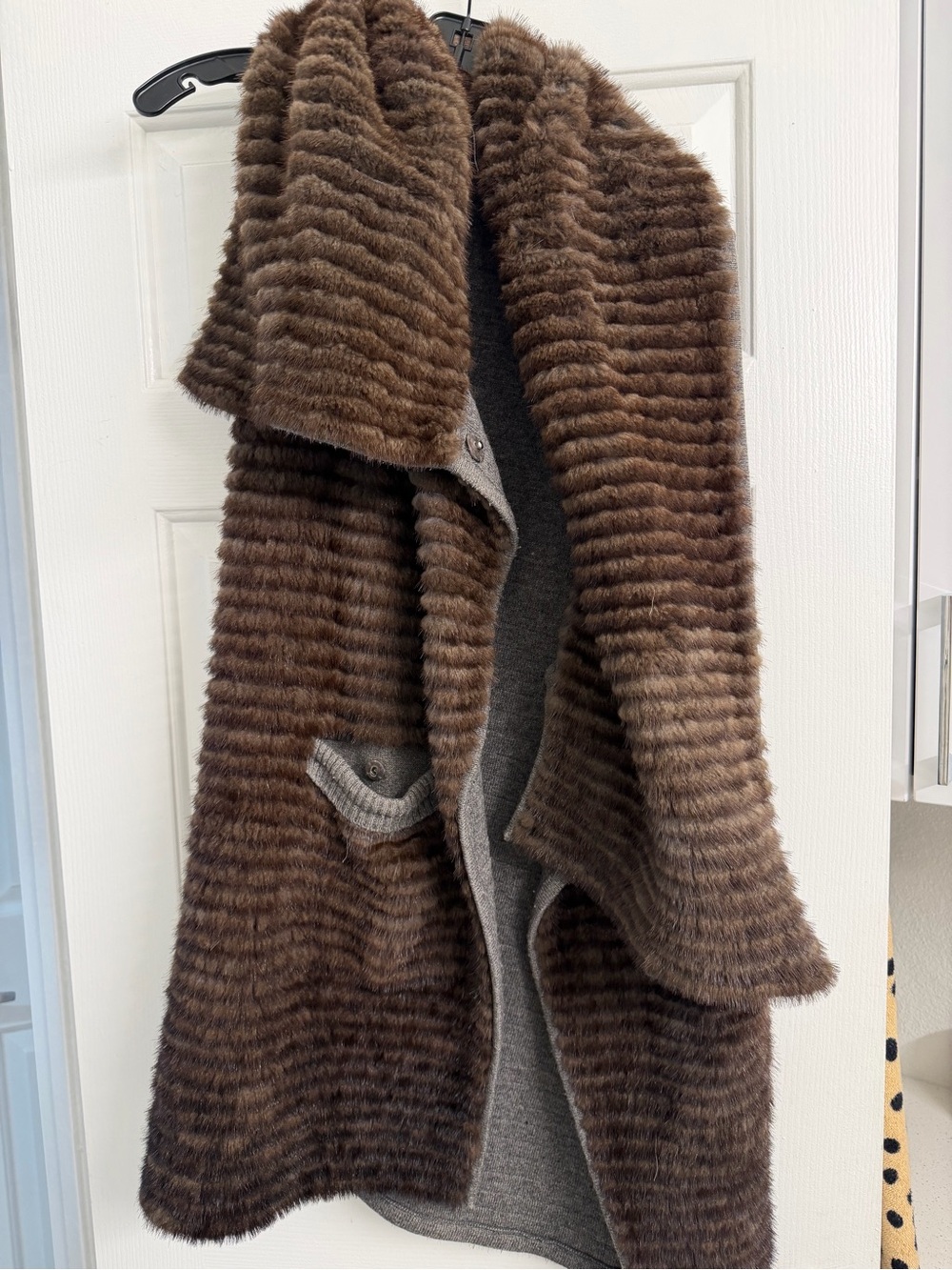 Mink Fur Vest - dark brown – Luxurious & Elegant